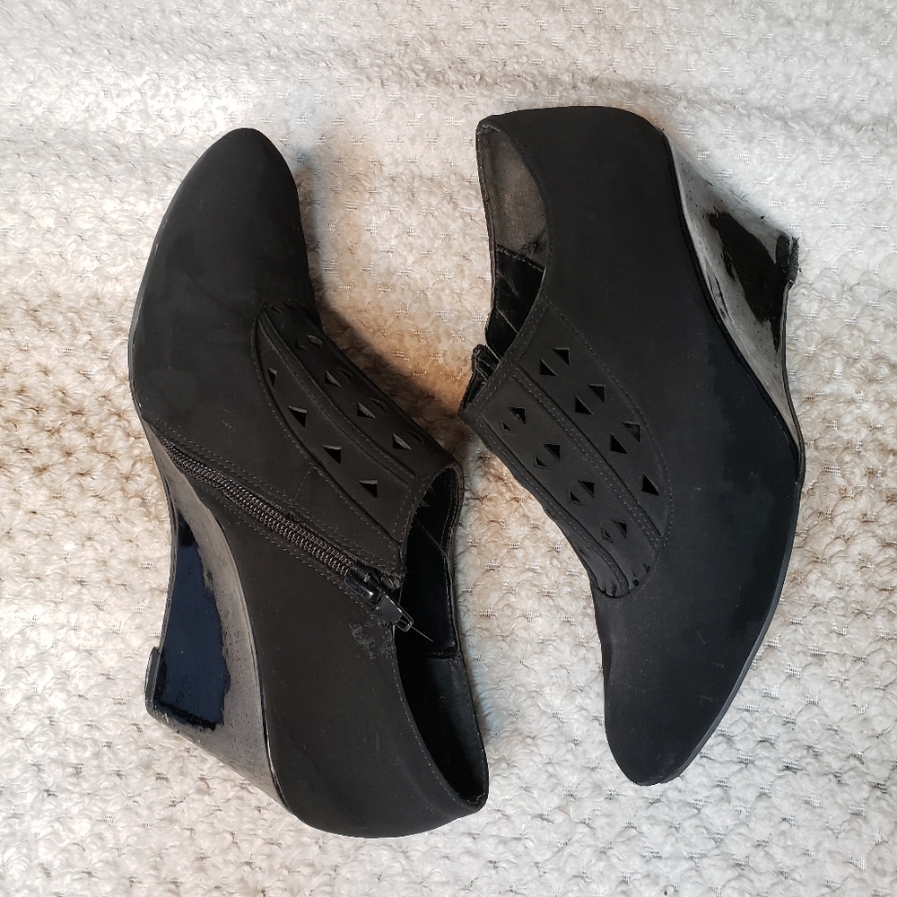 Black ankle wedges